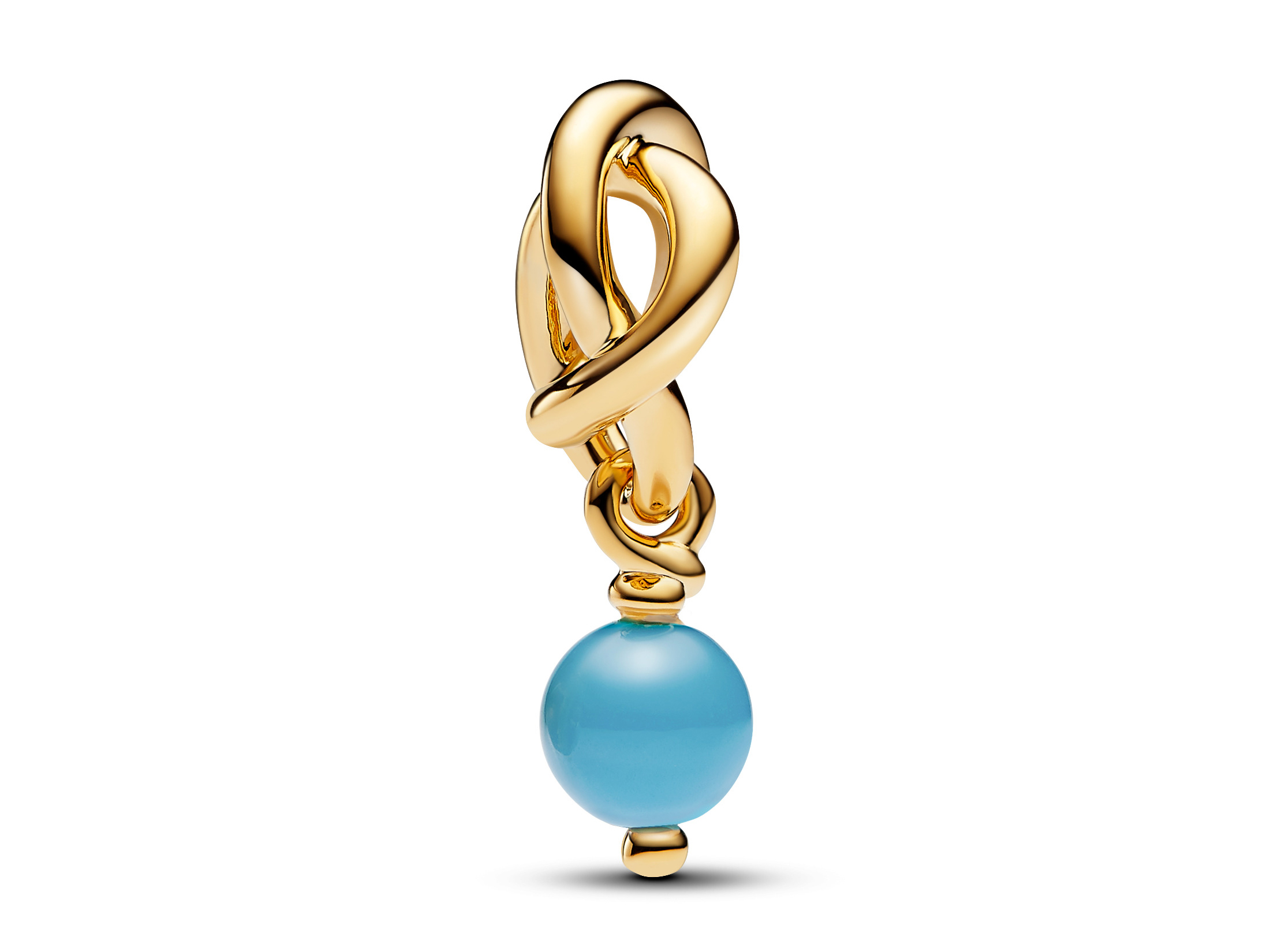 Ein eleganter Anhänger von Pandora in Gelbgold vergoldet mit einem türkisen, blauen Kristall. Das Design zeigt geschwungene Formen und eine stilvolle Kugel. Perfekt für Schmuckliebhaber.