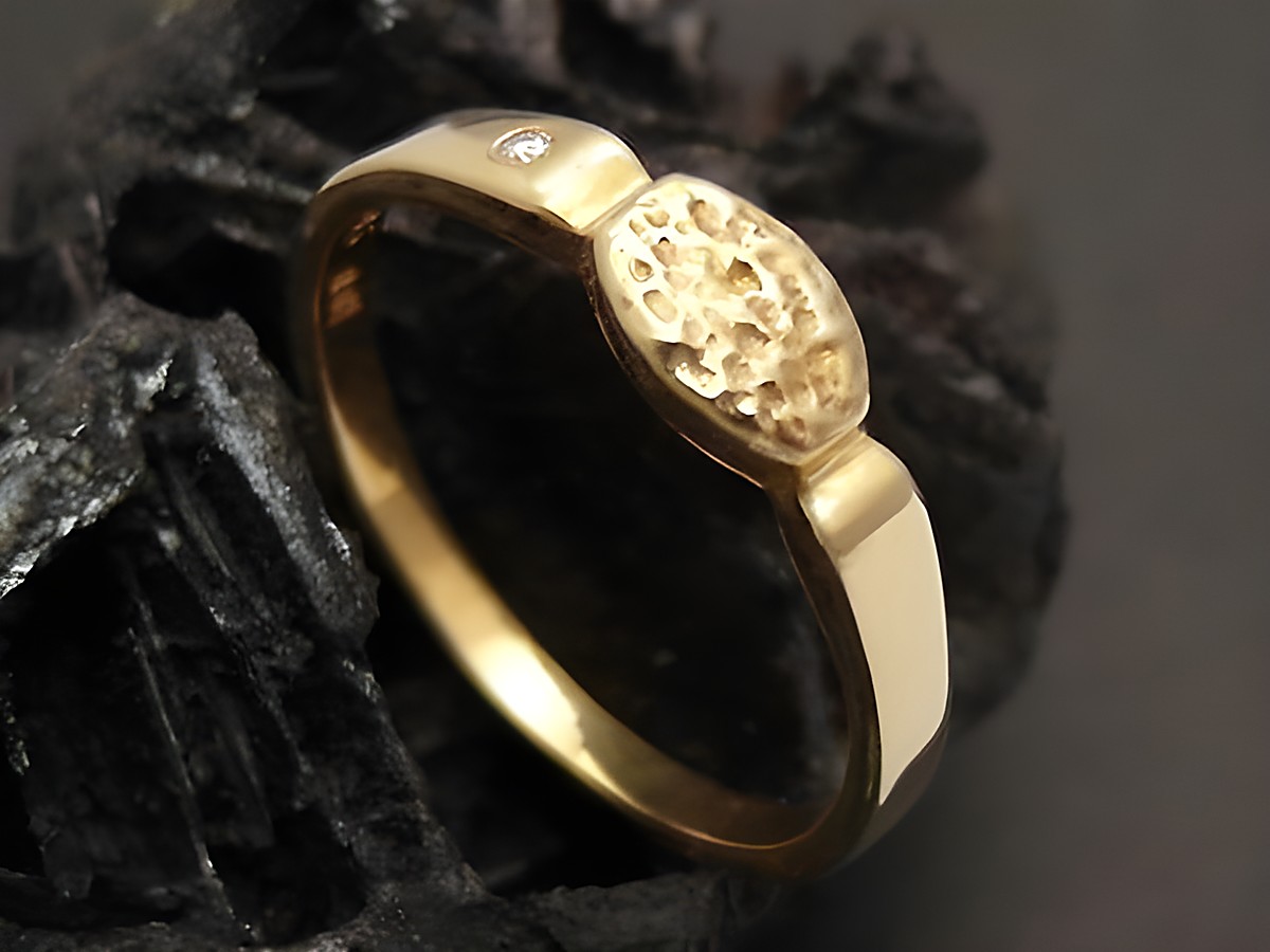 Goldring dezent Gold 585 mit einem Diamanten, Größe 54, Hersteller Juwelier Harnisch, bis Größe 54/17,5, stilvolles Design mit einzigartiger Struktur.