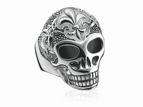 Herrenring von Thomas Sabo, Modell TR2155-637-21-62, aus geschwärztem Silber in Größe 62, mit detaillierter Totenkopf-Motivgestaltung und kunstvollen Verzierungen.