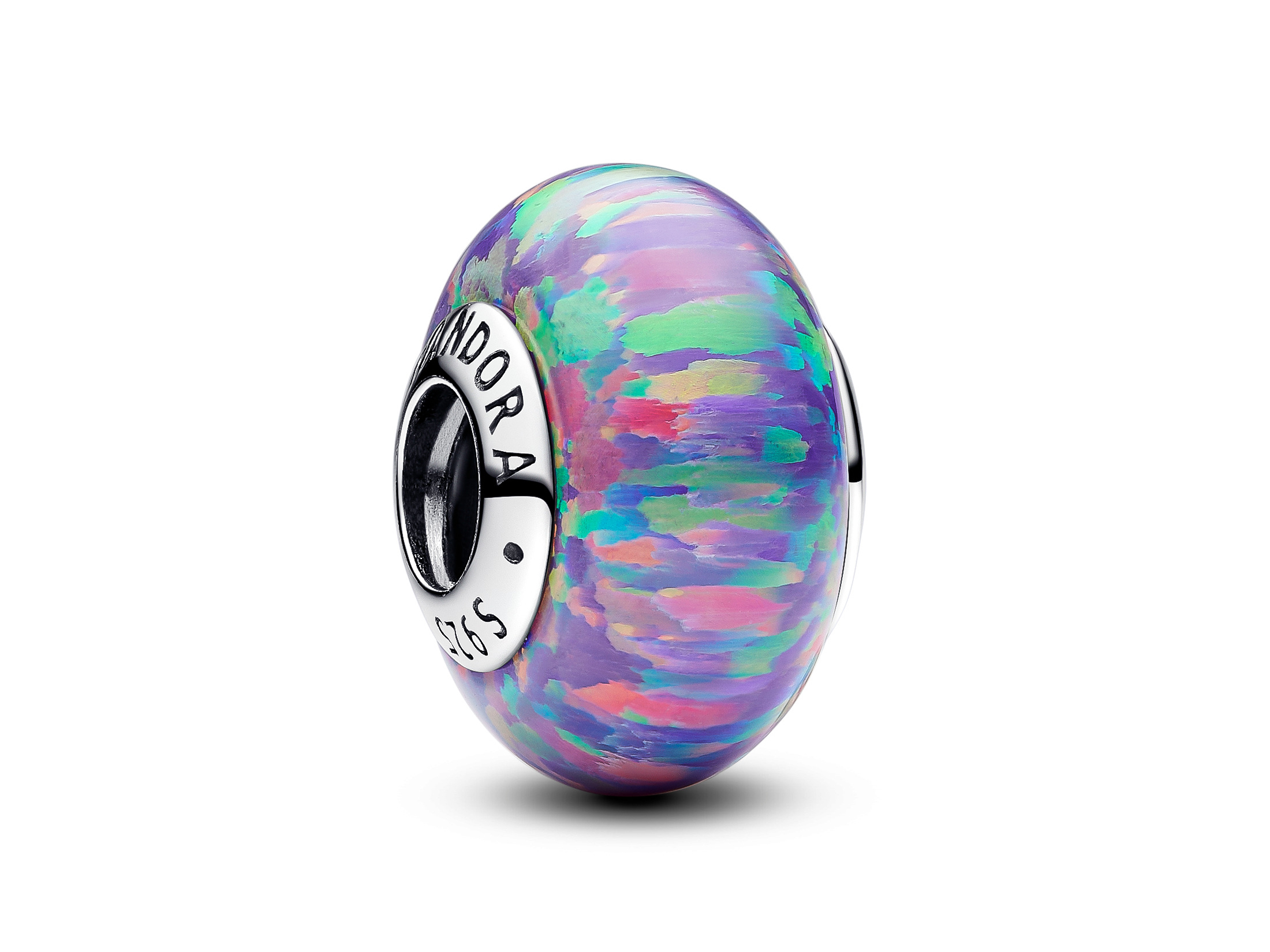 Pandora 791691C05 Opalisierender lila Charm aus Sterling Silber mit synthetischem Opal, zeigt eine farbenfrohe, glasierte Oberfläche in lila, grün und rosa.
