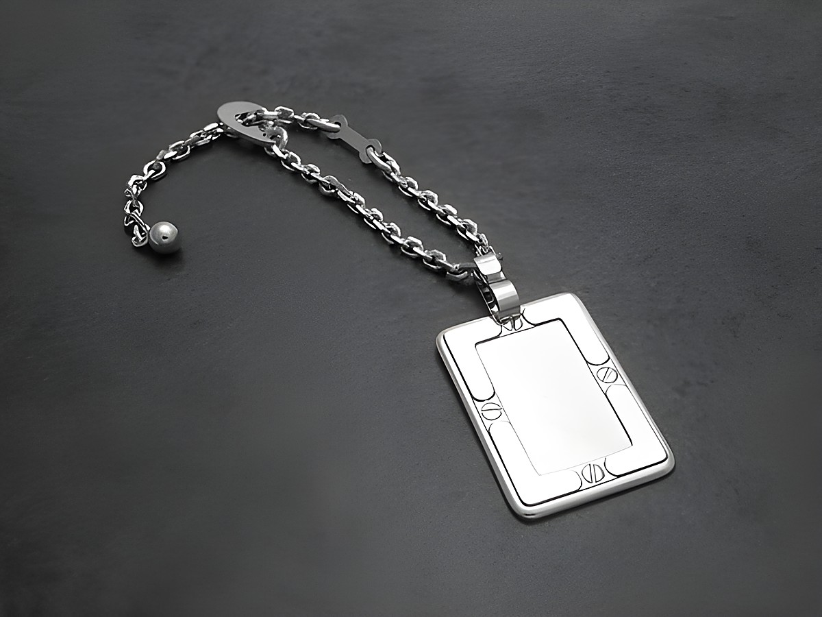 Schlüsselanhänger aus Silber mit gravierbarer Platte, Hersteller Juwelier Harnisch, schlichtes Design, hochwertige Verarbeitung, ideal zum Personalisieren oder Verschenken.
