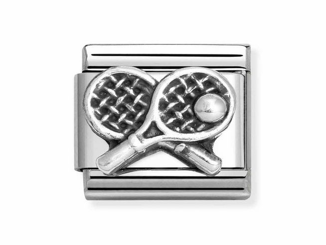 433010168-0 Tennisschläger Design aus Sterling Silber und Edelstahl, abgebildet im Zusammenspiel mit einem Tennisball, perfekt für Tennisliebhaber und Sammler.