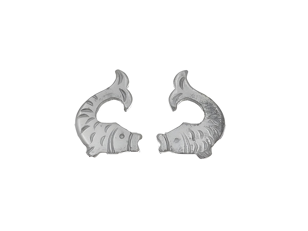 Ohrstecker Fisch in Silber, poliert, tierisch, von Juwelier Harnisch, speziell für Kinder gefertigt. Ideal für kleine Schmuckliebhaber mit einem Hauch von maritimem Flair.