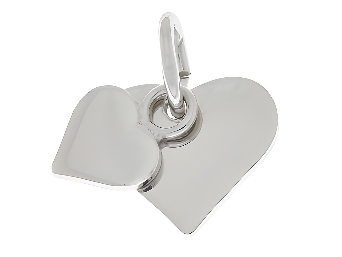 Anhänger mit gravierter flacher Doppel-Herzplatte aus silberrhodiierter Oberfläche, perfekt als charmantes Geschenk von Juwelier Harnisch, ideal für Liebhaber und besondere Anlässe. – Ansicht 2