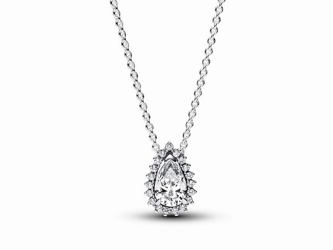 Funkelnde Birnen-Kranz Collier-Halskette von Pandora aus Sterling Silber mit Zirkonia, elegante Tropfenform mit umgebenden kleinen Steinen, zeitloses Schmuckstück für jeden Anlass.