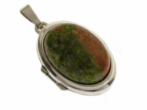 Unakite Stein Medaillon Cabochon aus Sterling Silber rhodiniert, ovaler Anhänger mit grünlich-roter Musterung, stilvolles Schmuckstück von Juwelier Harnisch.