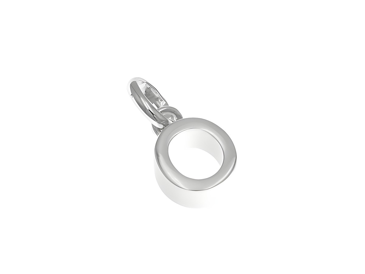 Anhänger aus poliertem Sterling Silber in Form des Buchstabens O, hergestellt von Juwelier Harnisch, glänzende Oberfläche und elegantes Design.