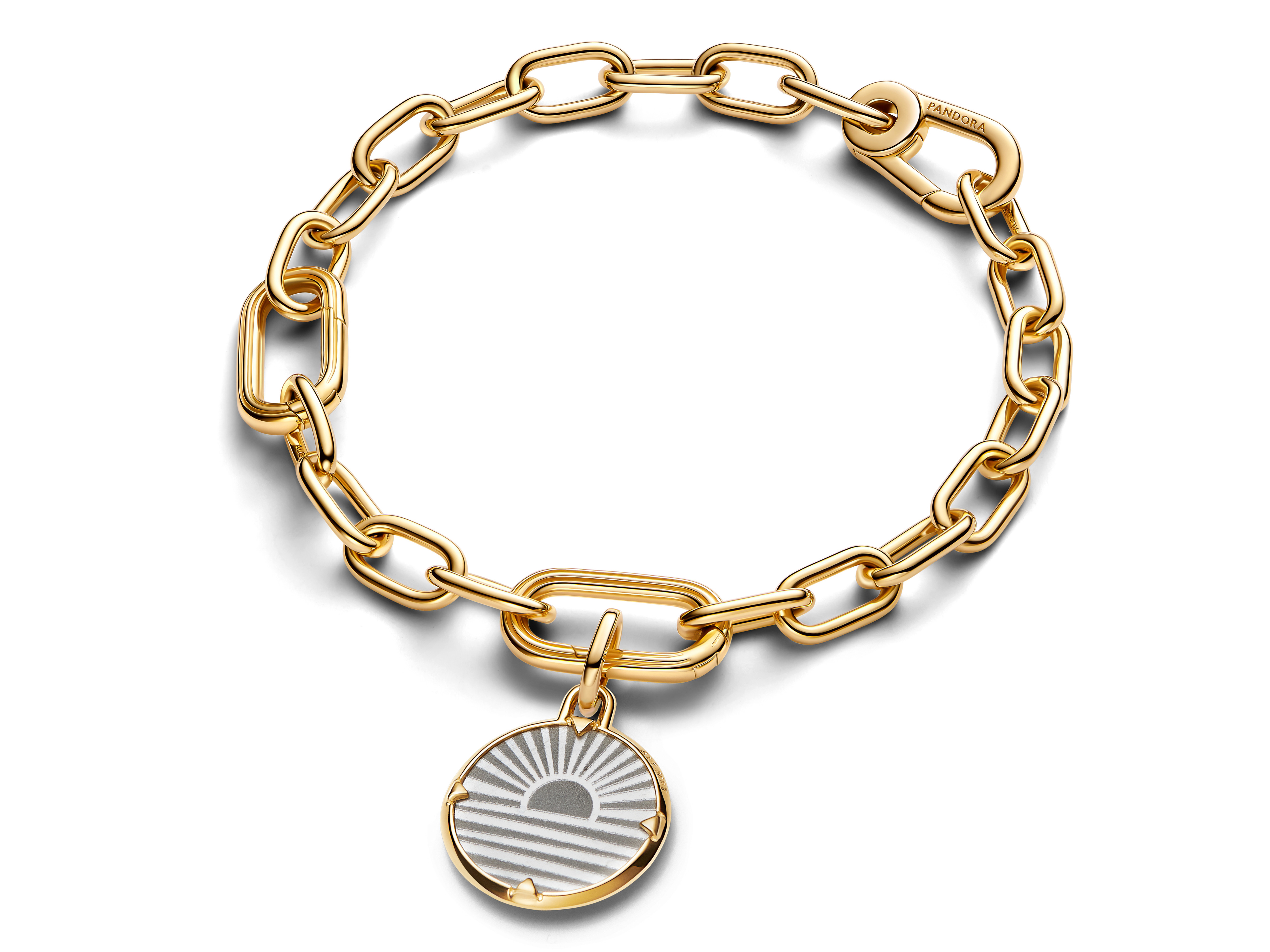 Sonnenaufgang Charm von Pandora ME in gelbgold vergoldeter Ausführung, mit feinem Design und einer eleganten Kette, ideal für stilvolle Armbänder und Accessoires.