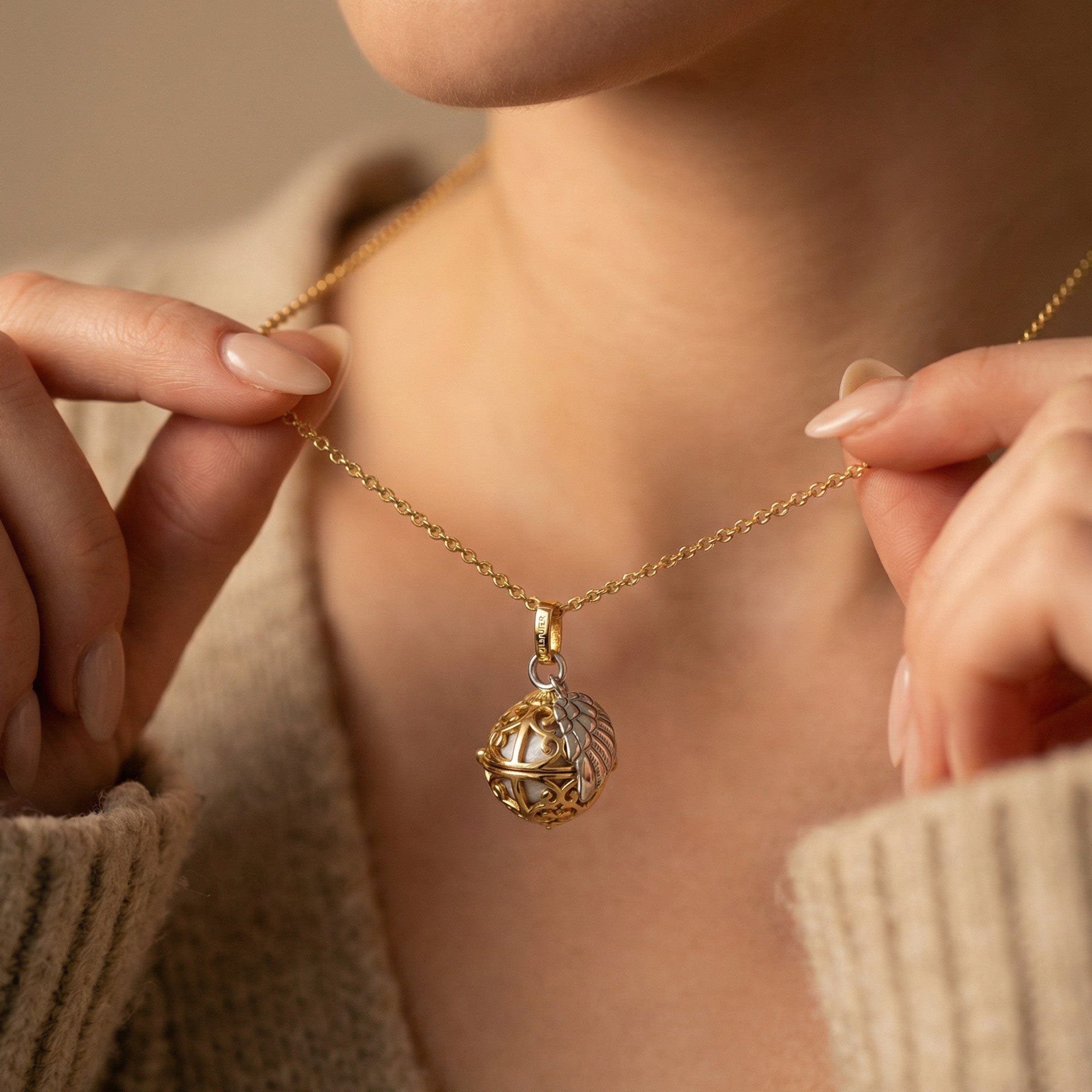Engelsrufer 45 cm Kette mit Flügel & Klangkugel Anhänger - Gelbgold vergoldet auf Silber Perlmutt - Weiß Gr. XS – Ansicht 4
