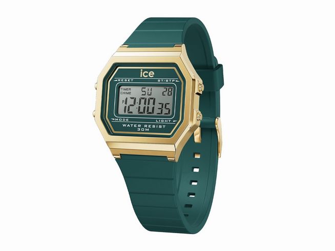 Eines Ice Watch Uhr 022069 ICE digit retro Verdigris Small mit grünem Silikonarmband und goldfarbenem Gehäuse, digitales Display, 30 Meter wasserdicht.