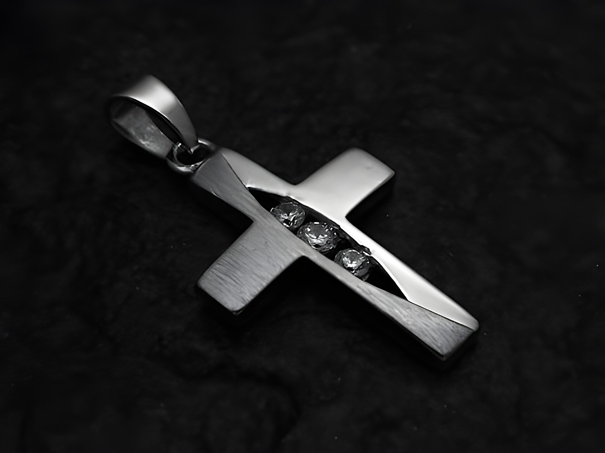 Anhänger Kreuz 925 Sterling Silber rhodiniert mit Zirkonia, Hersteller Juwelier Harnisch, elegantes Design mit funkelnden Steinen in der Mitte.
