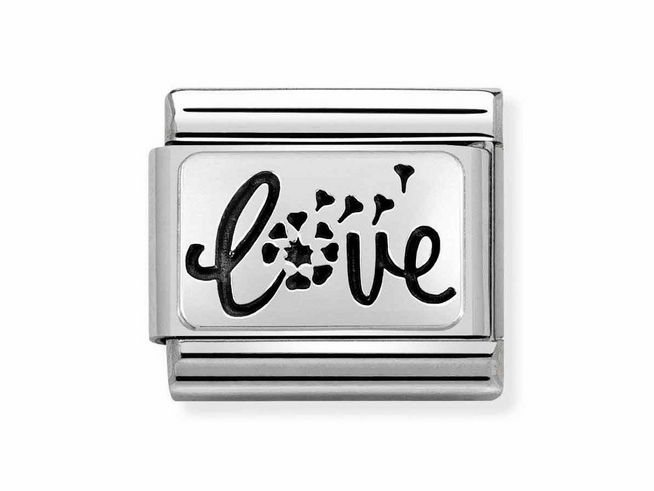 Eine oxidierte Edelstahl- und Sterling Silberplakette von Nomination zeigt das Wort Love, umgeben von stilisierten Pusteblumen. Ein elegantes, modernes Design für Schmuckliebhaber.