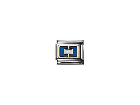 Ein charm in Silber mit blauer und goldfarbener Akzentgestaltung, der das nautische Alphabet darstellt, Teil der Kollektion Classic Nautic von Nomination.
