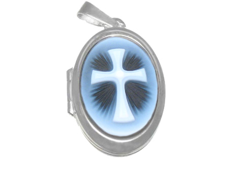 Silber Achat Gemme Medaillon mit rhodiniertem Rahmen, zeigt ein weißes Kreuz auf einem blauen Hintergrund mit schwarzen Details, Hersteller Juwelier Harnisch, mit Gemme.