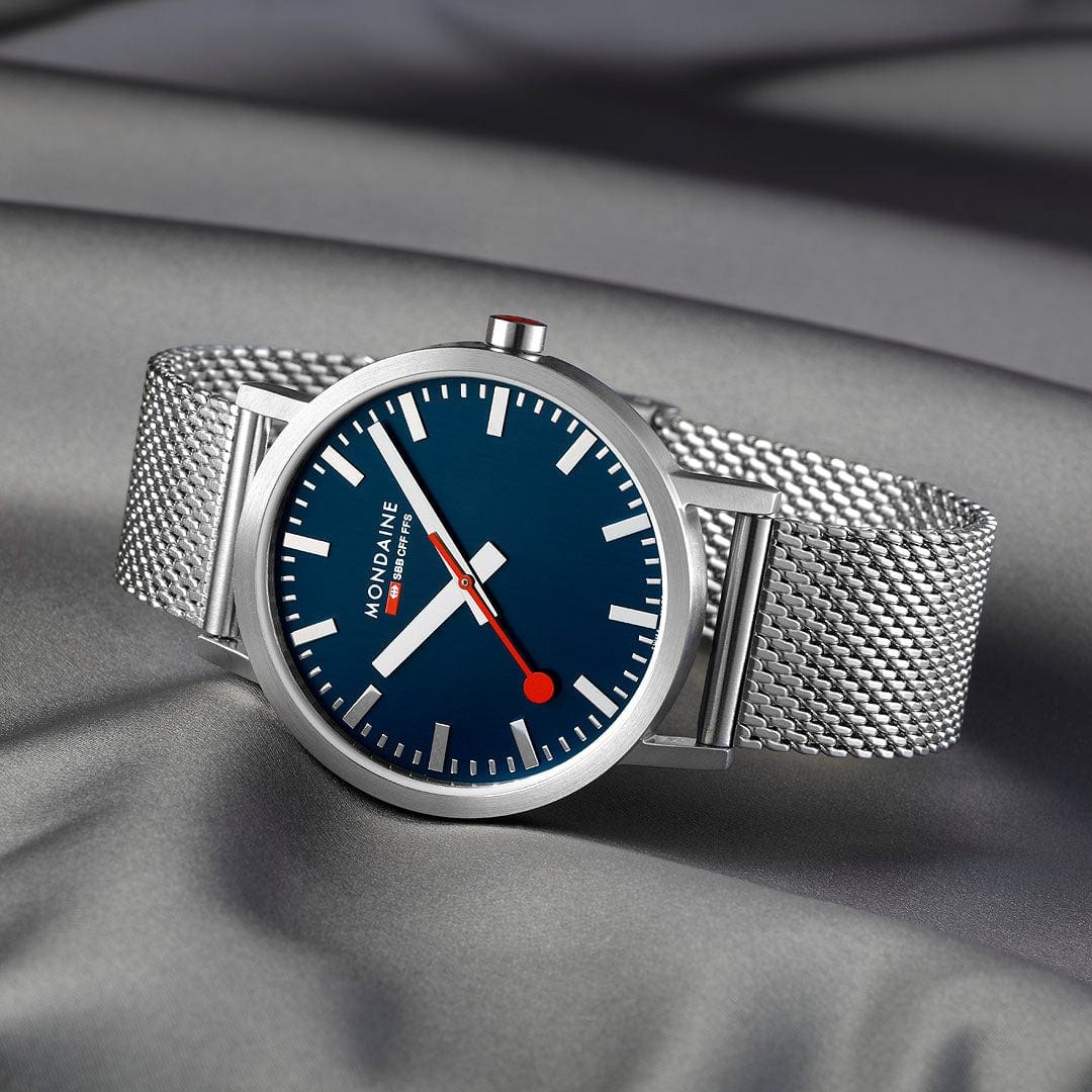 Mondaine Uhr Classic - 40 mm - Ziffernblatt Ozeanblau – Ansicht 3