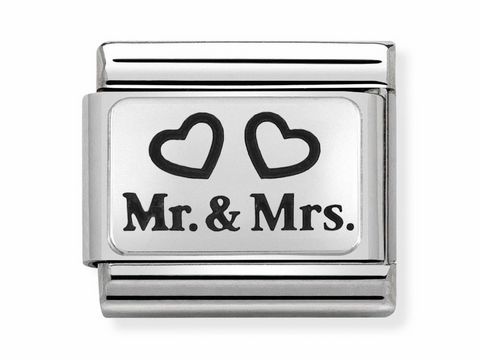 433010901-0 Oxidierte Plakette aus Silber mit eingravierten Herzen und der Schrift Mr und Mrs, ideal für Trauungen oder als Geschenk für Paare, elegant und zeitlos.