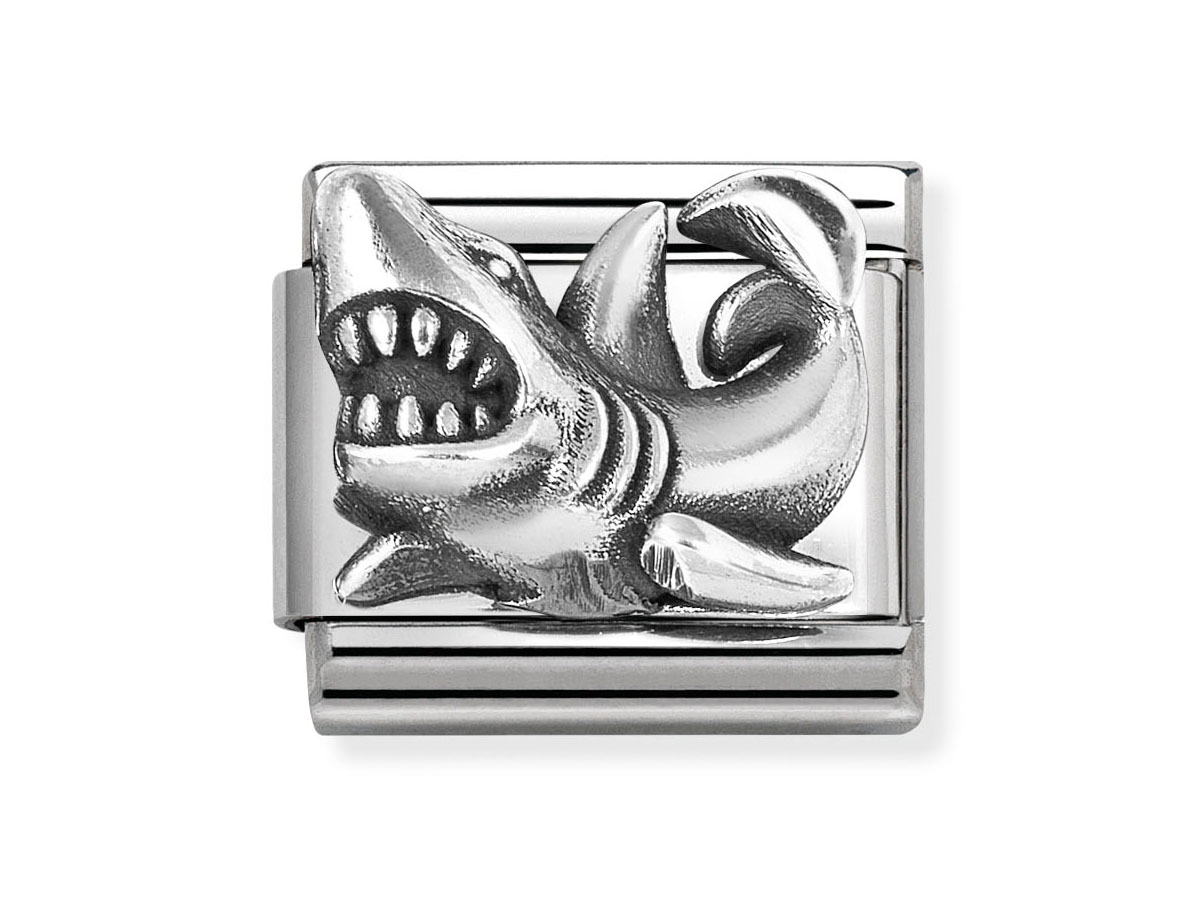 Ein oxidiertes Sterling Silber Element von Nomination mit einem detailreichen Hai-Design, das Lebhaftigkeit und Stil vermittelt, ideal für Schmuckliebhaber.