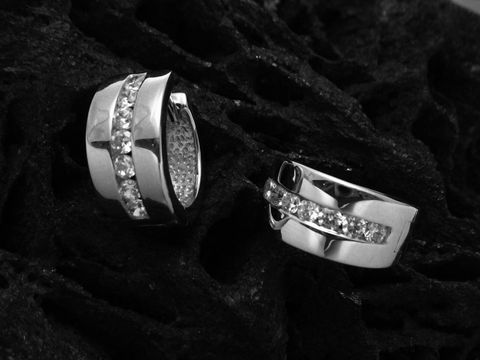 Creole Sterling Silber rhod. poliert mit Zirkonia in 14 mm vom Hersteller Juwelier Harnisch, elegant gestaltet und ideal für modische Akzente, bis 15 mm.