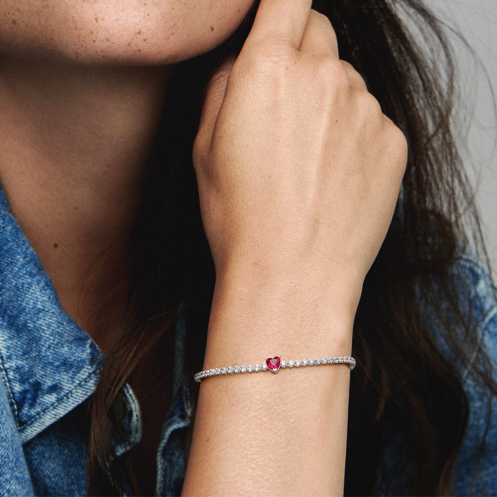 Pandora Rotes Funkelndes Herz Tennisarmband - Sterling Silber - Steinmix Rot – Ansicht 5