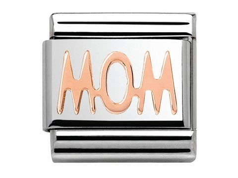 Nomination 430107 02 Classic MOM Roségold Schriftzug auf einer eleganten silbernen Basis. Der Schriftzug MOM ist aus Roségold und verleiht dem Charm eine stilvolle Note.