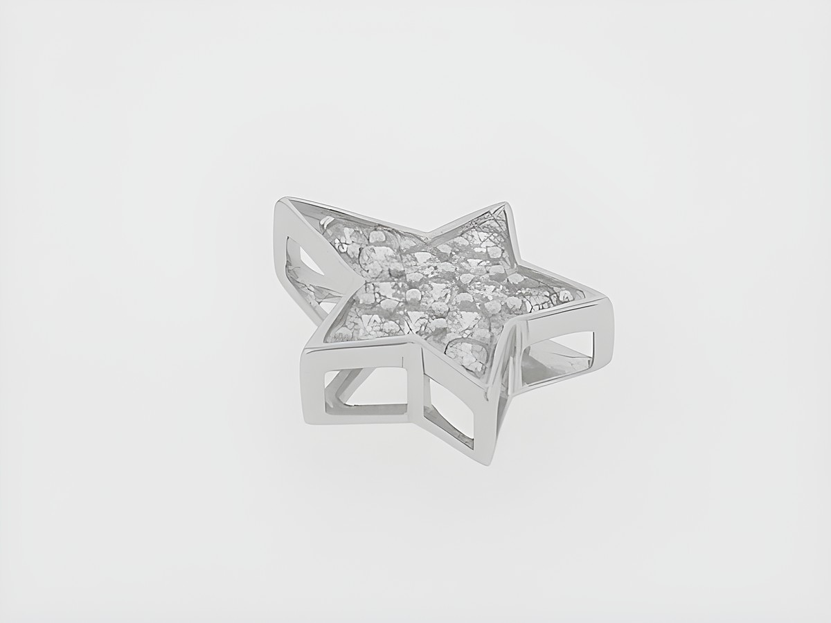 Silber Anhänger in Sternform aus funkelndem Silber mit klaren Zirkonia, Hersteller Juwelier Harnisch, für einen eleganten Look, ideal für Schmuckliebhaber von Sonne, Mond und Sternen.