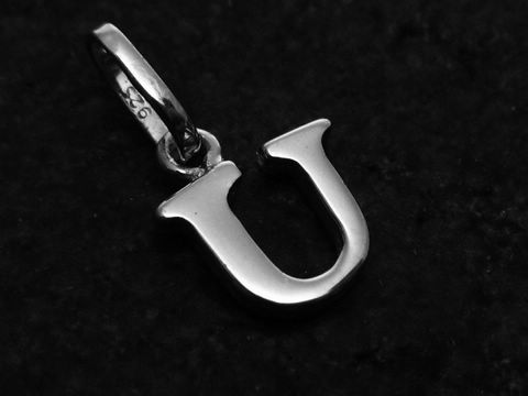Buchstabe U Anhänger aus 925 Sterling Silber rhodiniert, Hersteller Juwelier Harnisch. Elegantes und schlichtes Design ideal für persönliche Schmuckstücke.