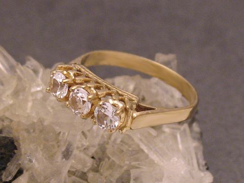 Eleganter Goldring aus Gold 333 mit Zirkonia, Größe 53,5, Hersteller Juwelier Harnisch, bis Größe 54/17,5, ideal für besondere Anlässe.