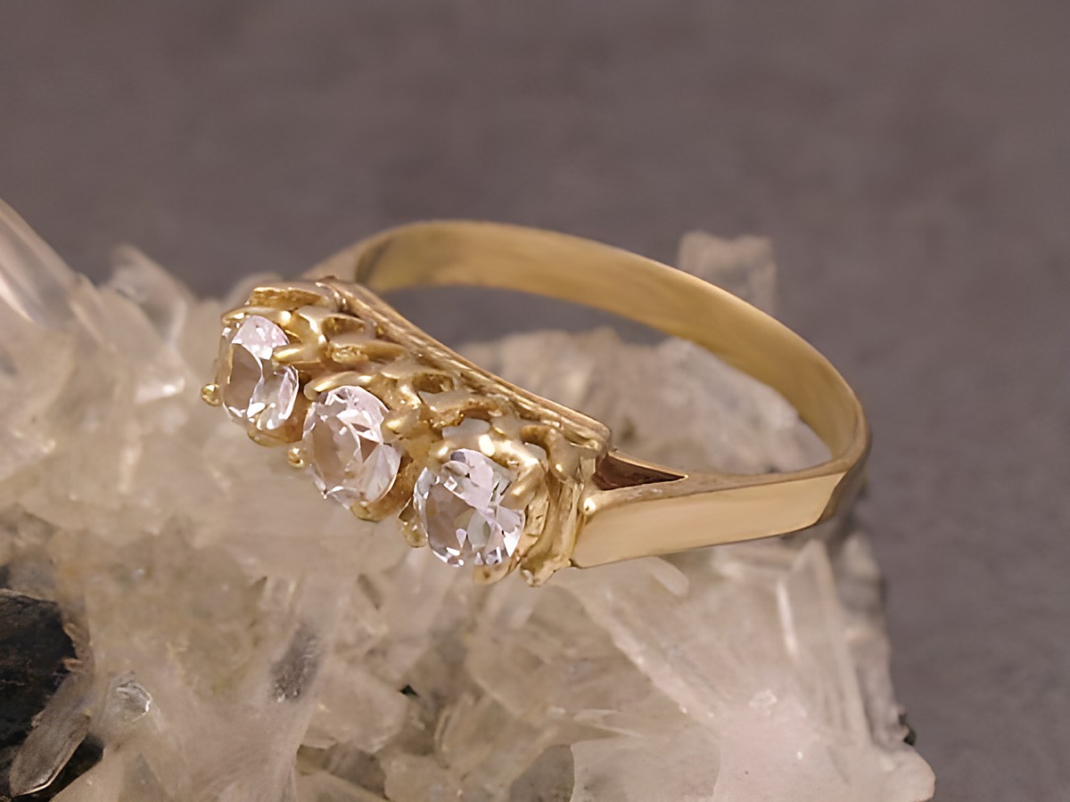 Eleganter Goldring aus Gold 333 mit Zirkonia, Größe 53,5, Hersteller Juwelier Harnisch, bis Größe 54/17,5, ideal für besondere Anlässe.