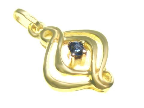 Design Saphir Gold Anhänger in Gelbgold mit elegantem Muster und einem hochwertigen Saphir in der Mitte, hergestellt von Juwelier Harnisch.