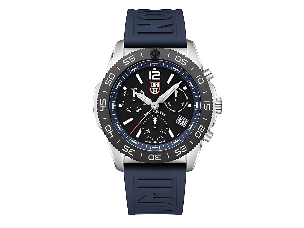 Luminox Uhr Pacific Diver Chrono 3140 Series XS.3143 mit schwarzem Ziffernblatt, robustem Gehäuse und blauem Silikonarmband, ideal für den Einsatz im Wasser und Outdoor-Aktivitäten.