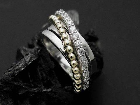 Silber Ring mit modernem Designmuster, Zirkonia und bicolor-Optik in Größe 52, Hersteller Juwelier Harnisch. Ideal bis Größe 52 / 16,5.