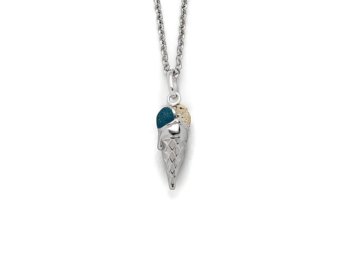 Eleganter DUR Anhänger in Form einer Eistüte aus Sterling Silber, verziert mit blauem Strandsand und Sand in Cremetönen, ideal für einen sommerlichen Look.