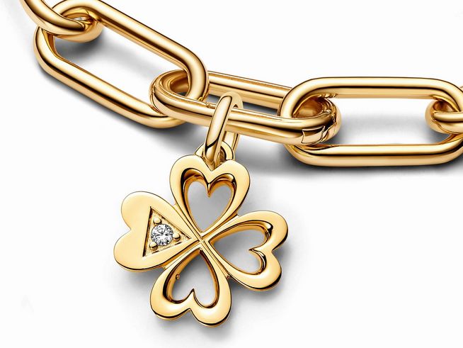Herz-Medaillon-Charm mit vierblättrigem Kleeblatt aus vergoldetem Metall und Zirkonia, perfekt für Pandora ME Armbänder und persönliches Styling.