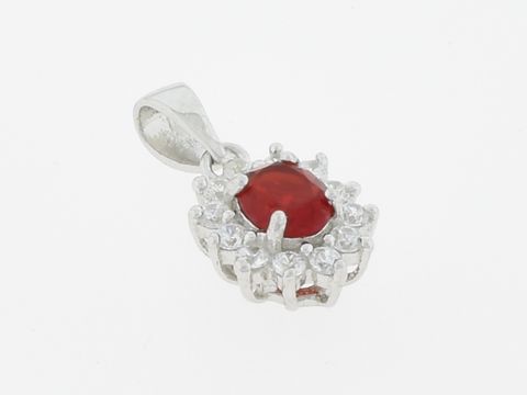 Silber Anhänger in ovaler Form, zartes Design mit rotem Zirkonia, umgeben von funkelnden Zirkonia-Steinen, hergestellt von Juwelier Harnisch, ideal für elegante Akzente.