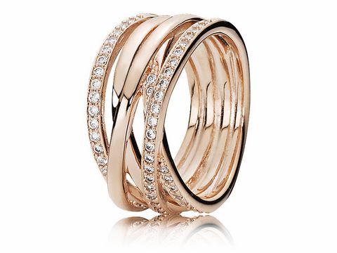 Funkelnder PANDORA Rose Ring mit der Größe 58, ausgestattet mit geschwungenen Bändern und funkelnden Zirkonia, perfekt für jeden Anlass und elegant im Design.