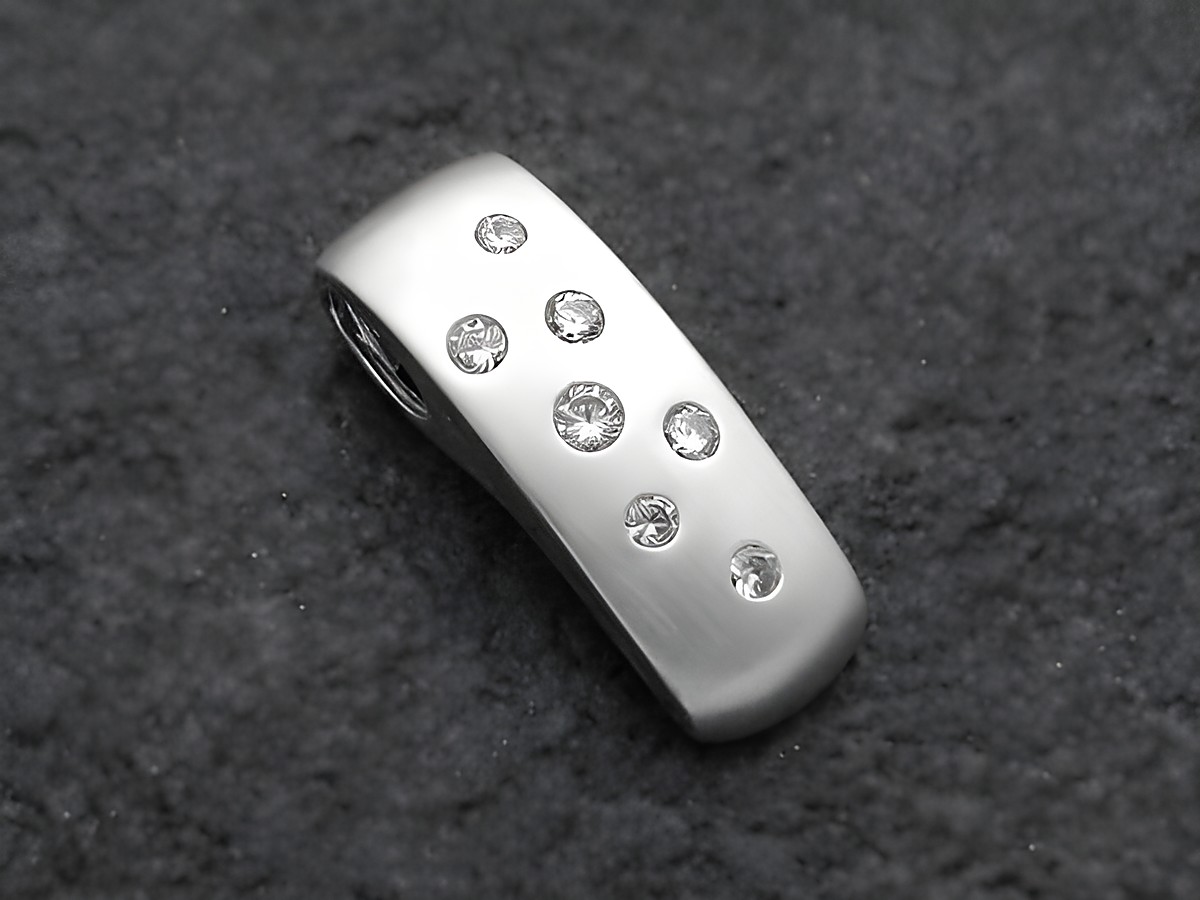 Elegance Anhänger aus Sterling Silber mit Zirkonia, Hersteller Juwelier Harnisch, besonderes Design, schlichte Eleganz mit funkelnden Elementen, ideal für besondere Anlässe.