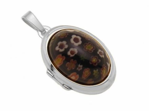 Millefiore Glas schwarz Cabochon in einem eleganten Weißgold 585 Medaillon, hergestellt von Juwelier Harnisch, kunstvoll verarbeitet mit floralem Muster, ideal als stilvolles Schmuckstück.