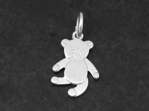 Silber Anhänger in Form eines niedlichen Teddy-Bären, teilmattiert, hergestellt von Juwelier Harnisch, ideal für Tierliebhaber.