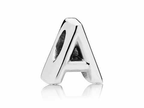 Charm von Pandora in Form des Buchstabens A aus 925 Sterling Silber, mit glatter Oberfläche und modernem Design, ideal für personalisierte Schmuckstücke.