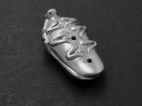 Silberne Figur eines bunten Skarabäus aus Echtsilber mit emaillierten Details, gefertigt von Juwelier Harnisch, ideal als dekoratives Element oder Sammlerstück.