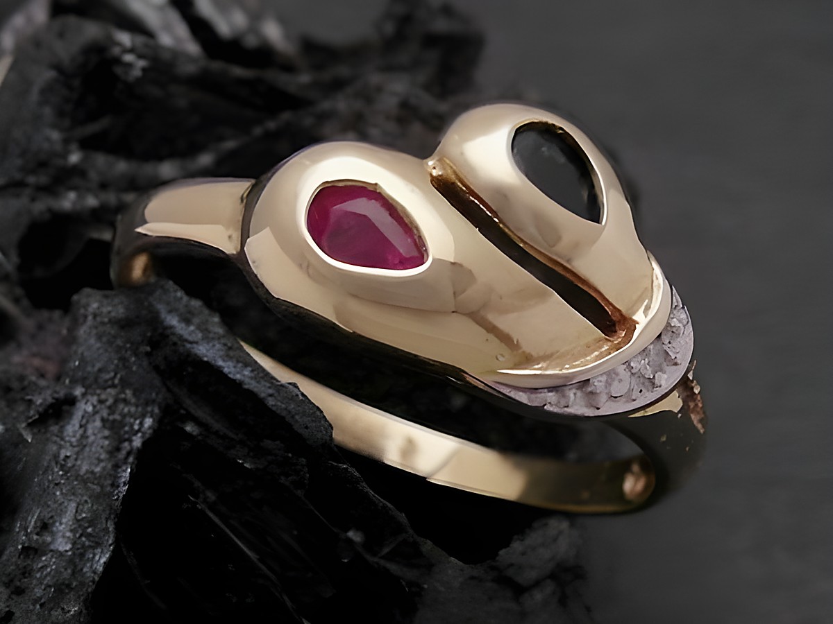 Gold Ring - Gold 585 bicolor - Safir + Rubin + Diamant - Goldring - Gr. 60, Hersteller: Juwelier Harnisch, bis Gr. 60/19. Der Ring hat eine elegante Form mit edlen Edelsteinen.
