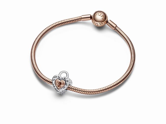 Armband aus feinem Silber mit einem Vorhängeschloss in Herzform, teilweise in Roségold vergoldet. Ideal als Valentinstag Geschenk für besondere Anlässe.