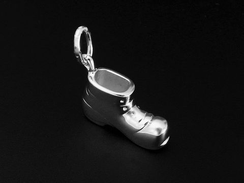 Silber Anhänger in Form eines Schuhs aus 925 Sterling Silber, rhodiniert und massiv, hergestellt von Juwelier Harnisch, ideal für diverse Motive.