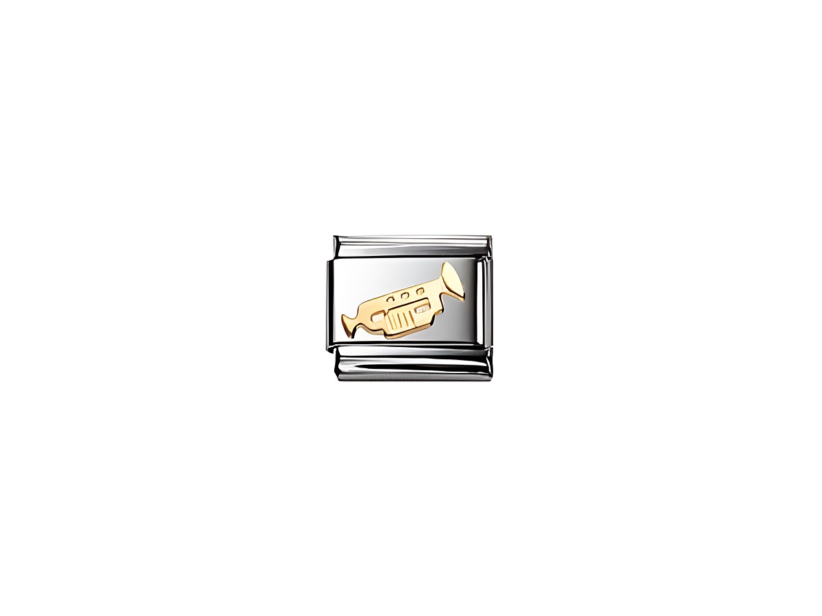 Auf dem Bild ist ein Schmuckelement von Nomination zu sehen, das eine Trompete in Gold auf einer silbernen Unterfläche darstellt. Das Design ist klassisch und musikalisch inspirierend.