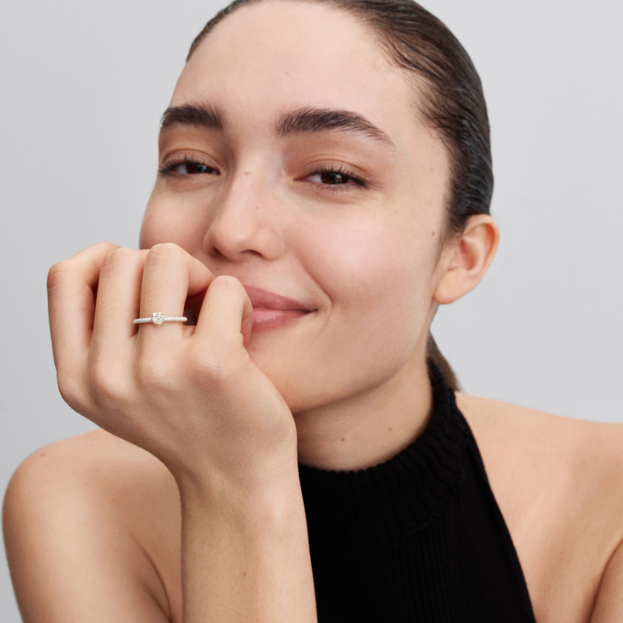 Pandora Me - weißes Chakra Herz Ring - Gelbgold Vergoldung - Emaille Zirkonia – Ansicht 4