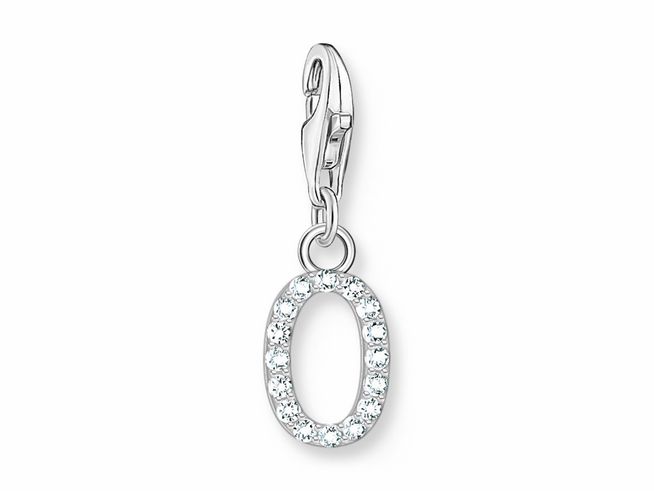 Charm-Anhänger in Silber mit funkelndem Buchstaben O, besetzt mit weißen Zirkonia, ideal zum Anhängen an Armbänder oder Ketten, von Thomas Sabo.
