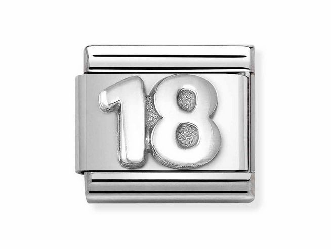 433010156-0 Das Bild zeigt einen silbernen Charm mit der Prägung der Zahl 18. Der Charm hat eine glatte Oberfläche und ist Teil der Nomination Classic Kollektion aus Edelstahl und Silber.