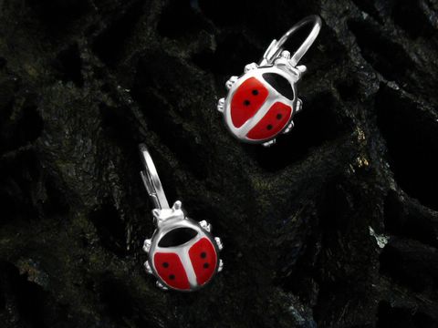35990-0 Emaillierte Sterling Silber Ohrhaken in Marienkäferdesign, kinderfreundlich, Hersteller Juwelier Harnisch, ideal für kleine Mädchen.