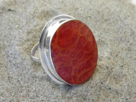 Silber Ring Gr 54/17,5 aus Sterling Silber mit ovaler Koralle in roter Farbe, Hersteller Juwelier Harnisch, für Größe bis Gr 54/17,2 geeignet.
