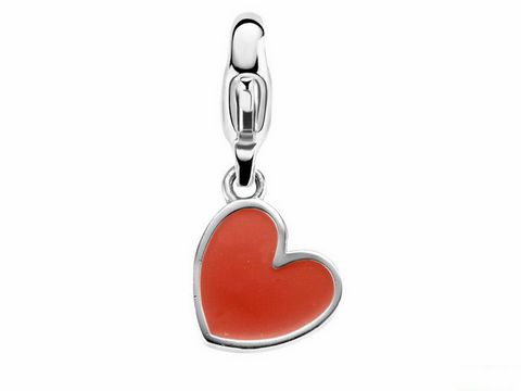 Silberner Ti Sento Charm in Herzform mit roter Emaille, geeignet für Armbänder und Ketten, Ausdruck von Liebe und Zuneigung. Ideal für Schmuckliebhaber.